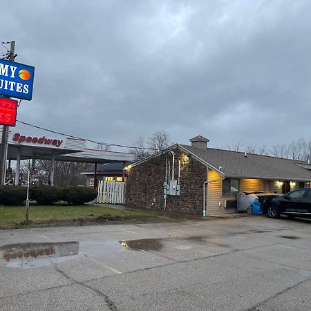 Economy Inn & Suites Ashtabula Exteriör bild
