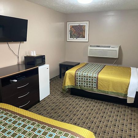 Economy Inn & Suites Ashtabula Exteriör bild