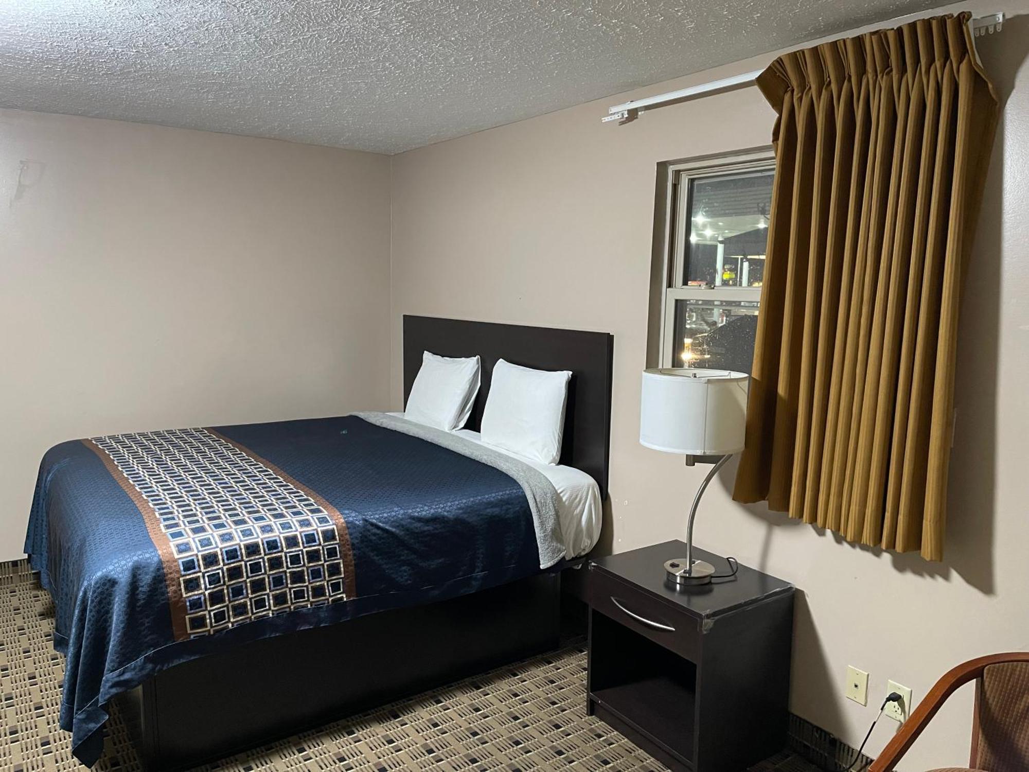 Economy Inn & Suites Ashtabula Exteriör bild