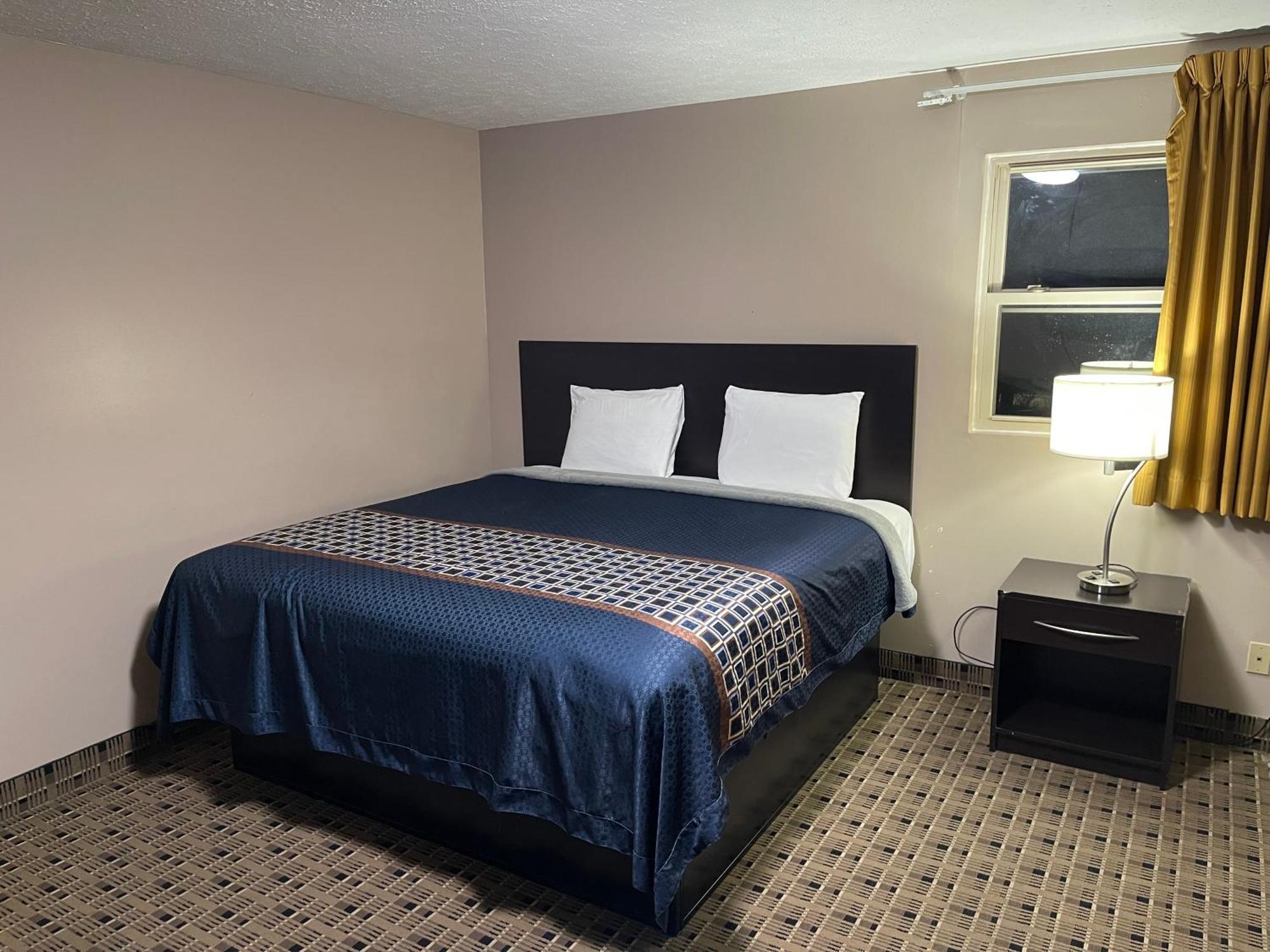 Economy Inn & Suites Ashtabula Exteriör bild