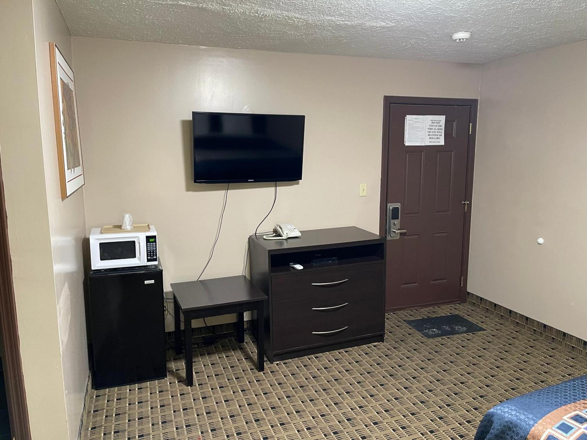 Economy Inn & Suites Ashtabula Exteriör bild