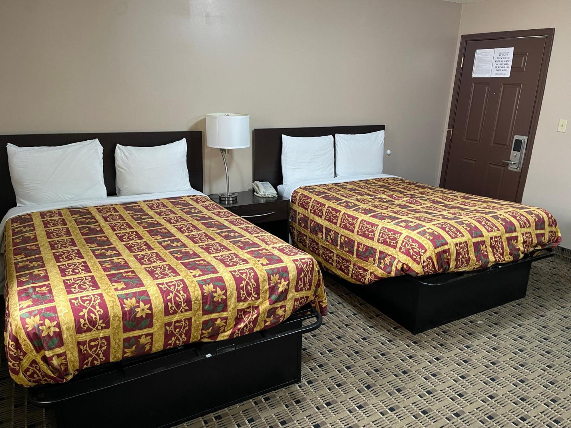 Economy Inn & Suites Ashtabula Exteriör bild