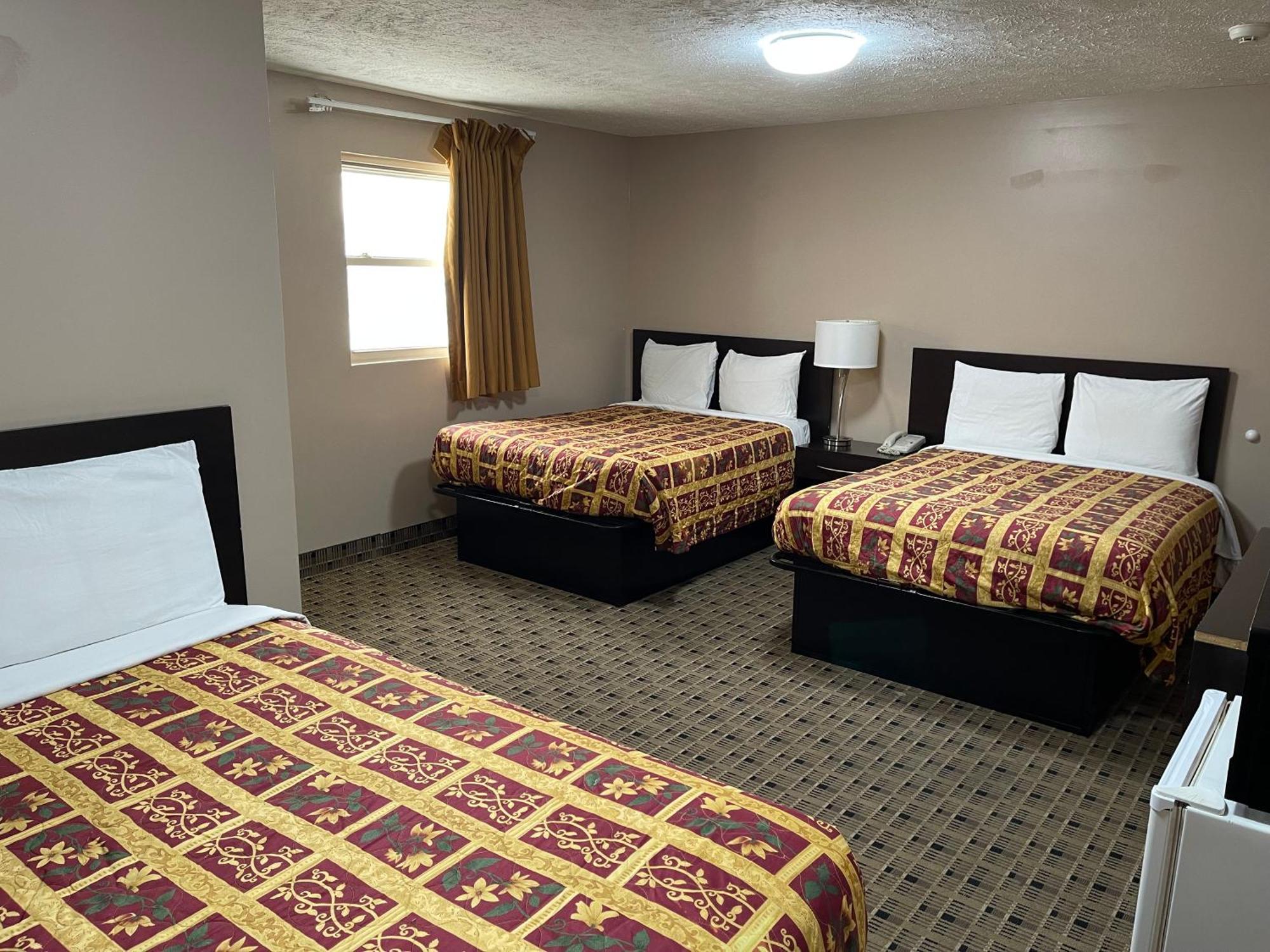 Economy Inn & Suites Ashtabula Exteriör bild