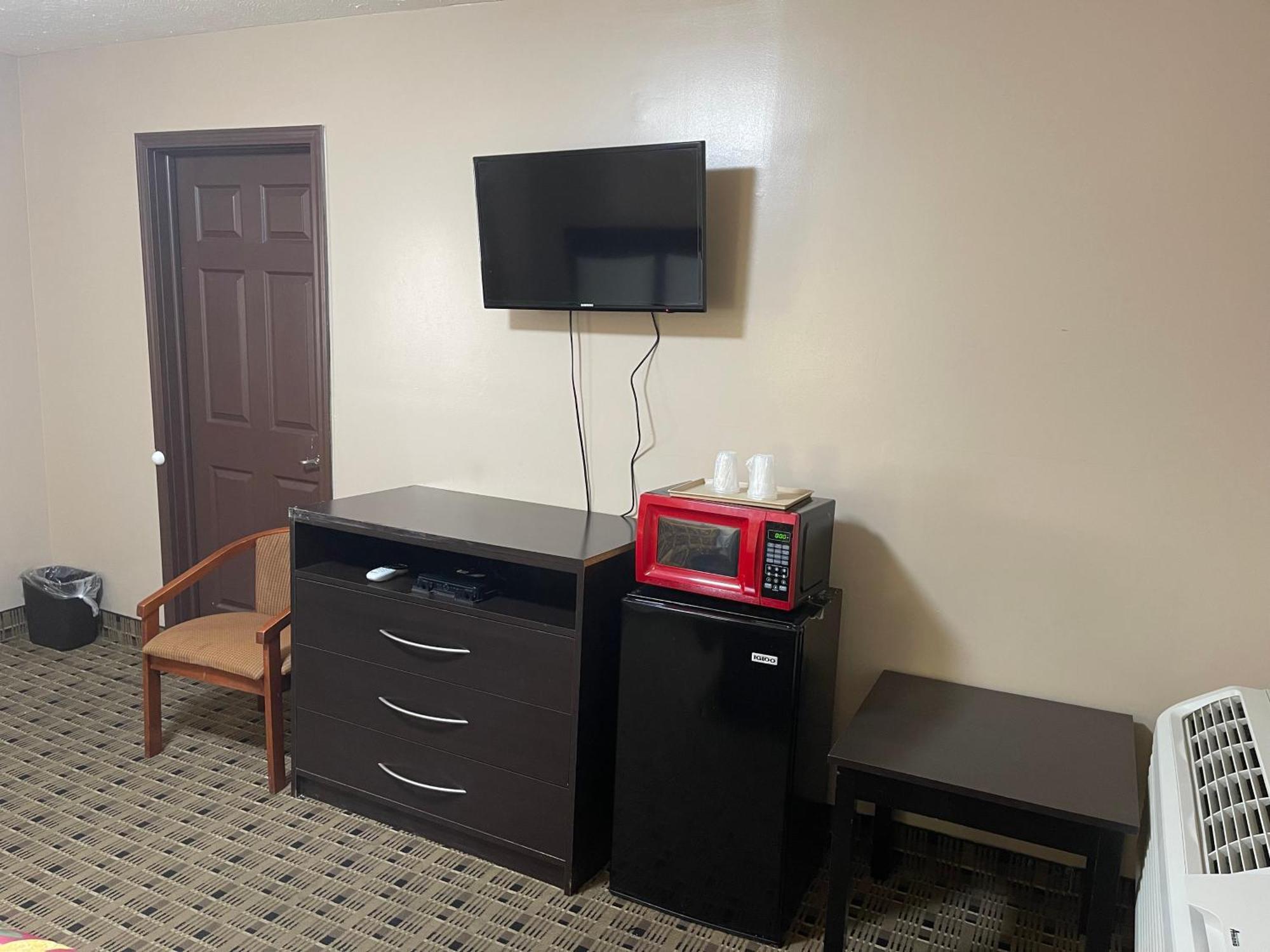 Economy Inn & Suites Ashtabula Exteriör bild