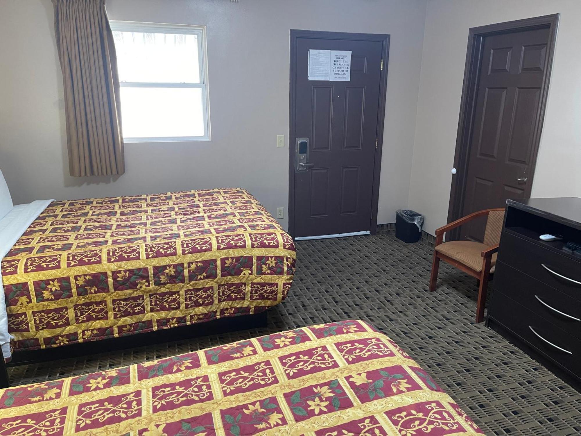 Economy Inn & Suites Ashtabula Exteriör bild