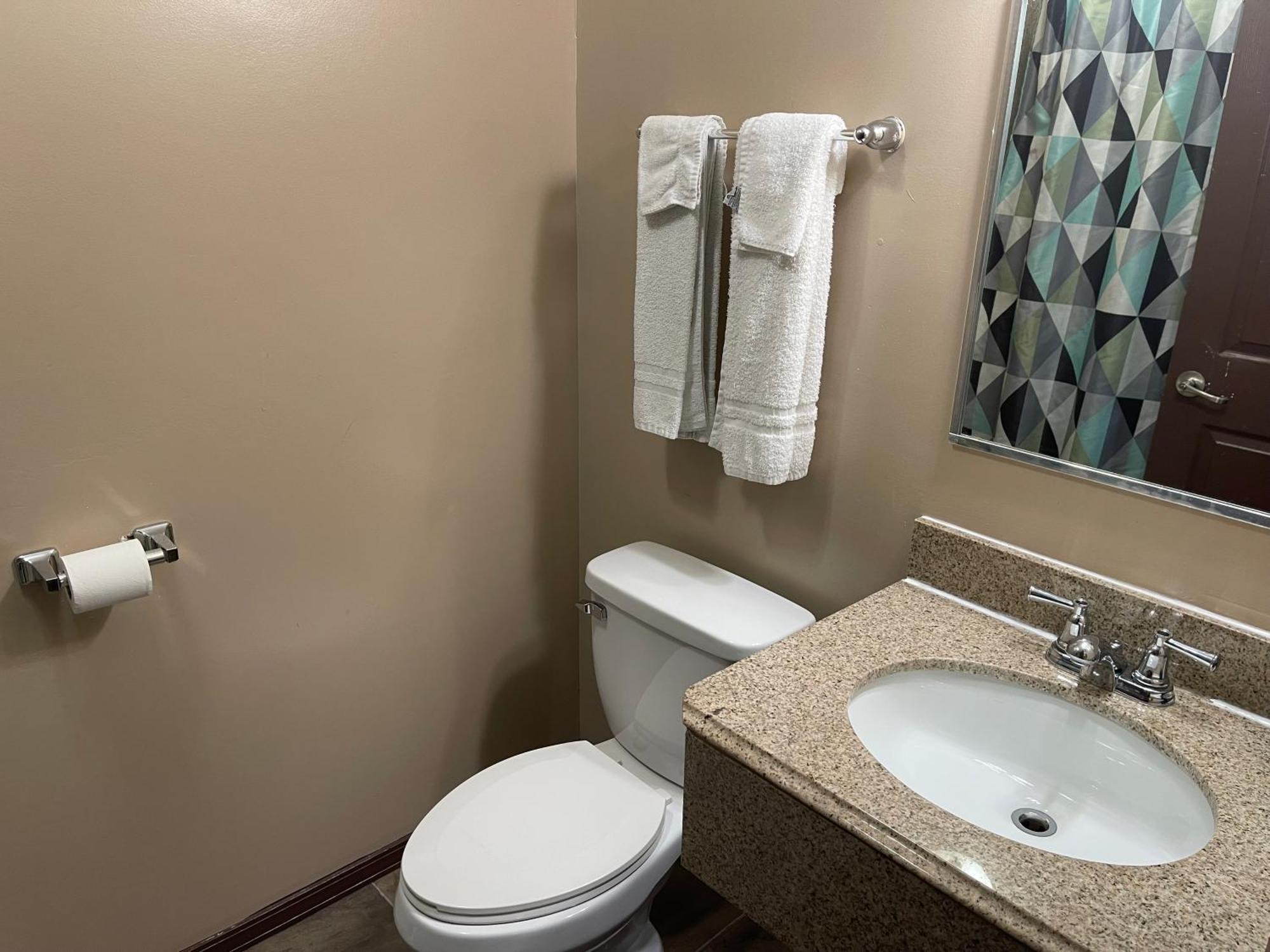 Economy Inn & Suites Ashtabula Exteriör bild