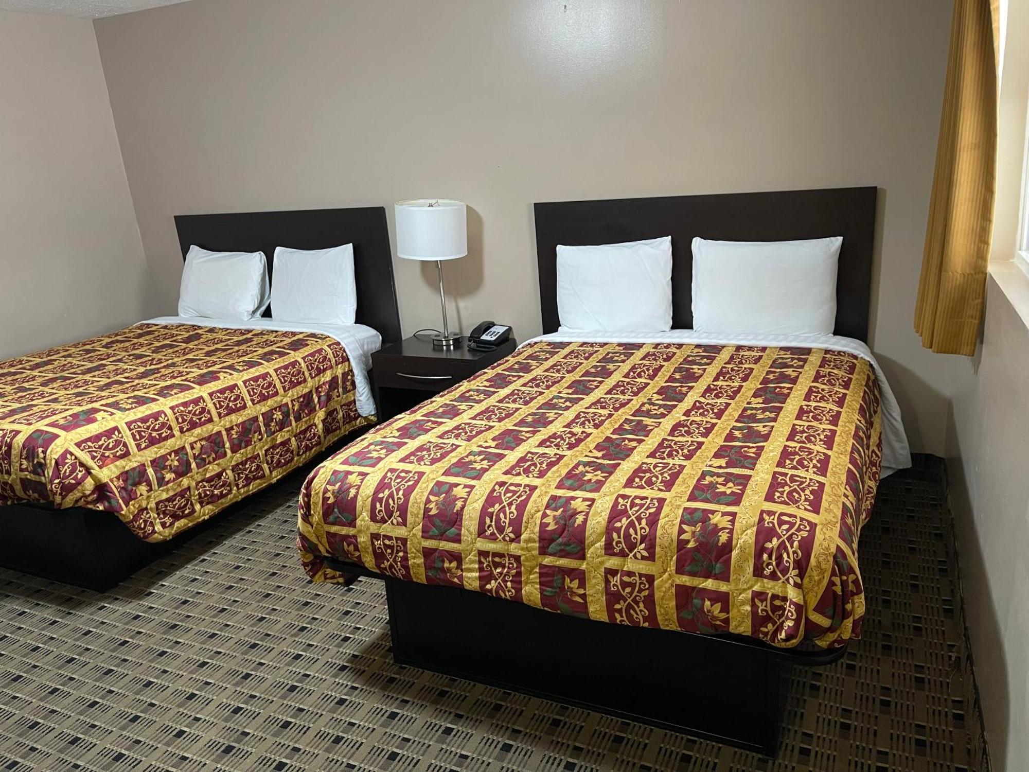 Economy Inn & Suites Ashtabula Exteriör bild