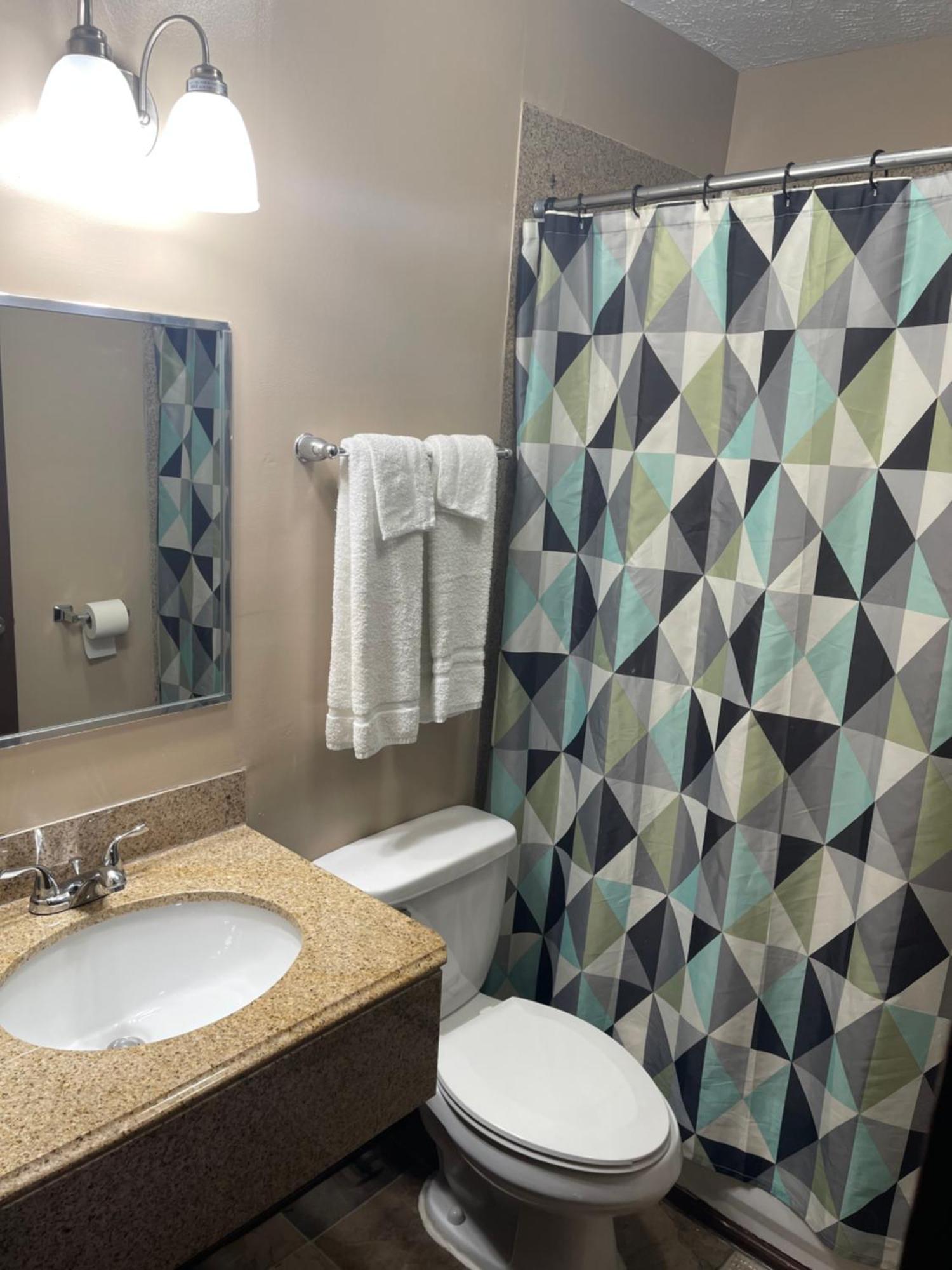 Economy Inn & Suites Ashtabula Exteriör bild