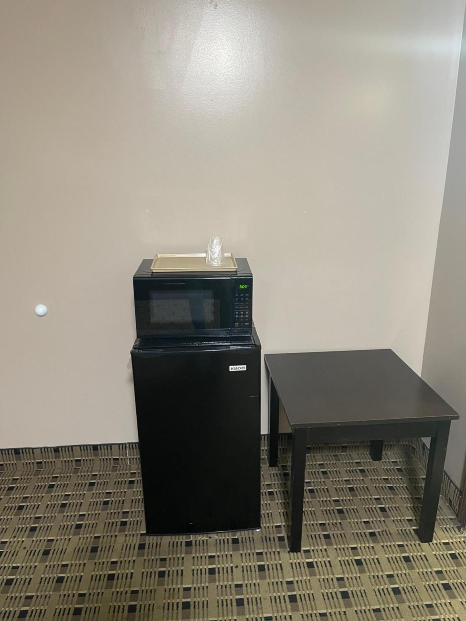 Economy Inn & Suites Ashtabula Exteriör bild