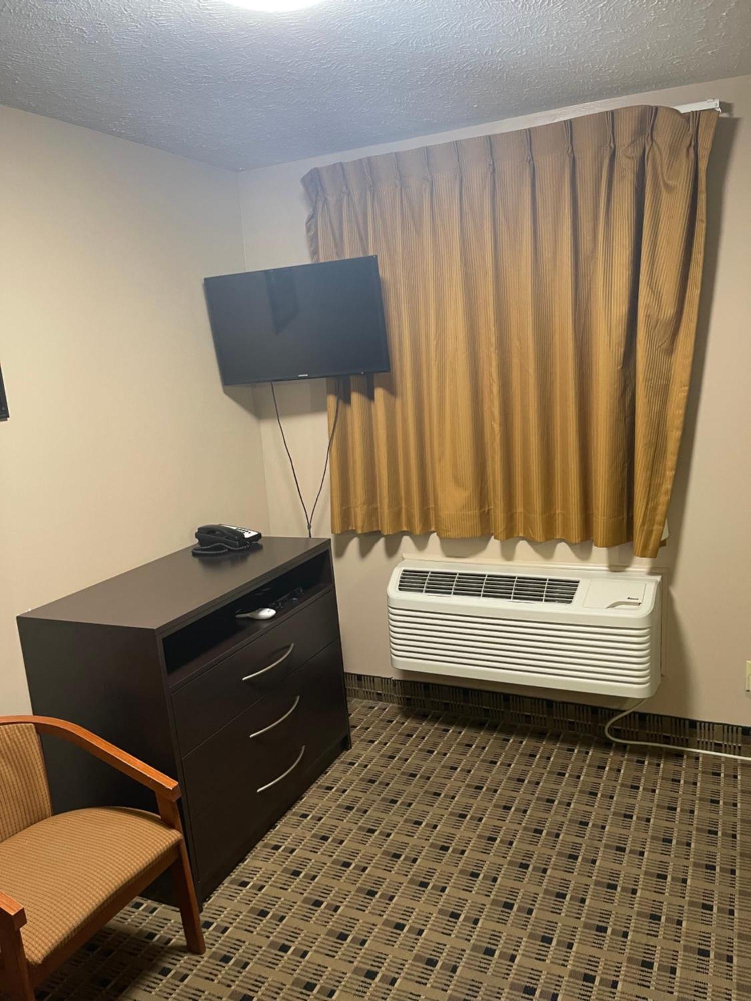 Economy Inn & Suites Ashtabula Exteriör bild