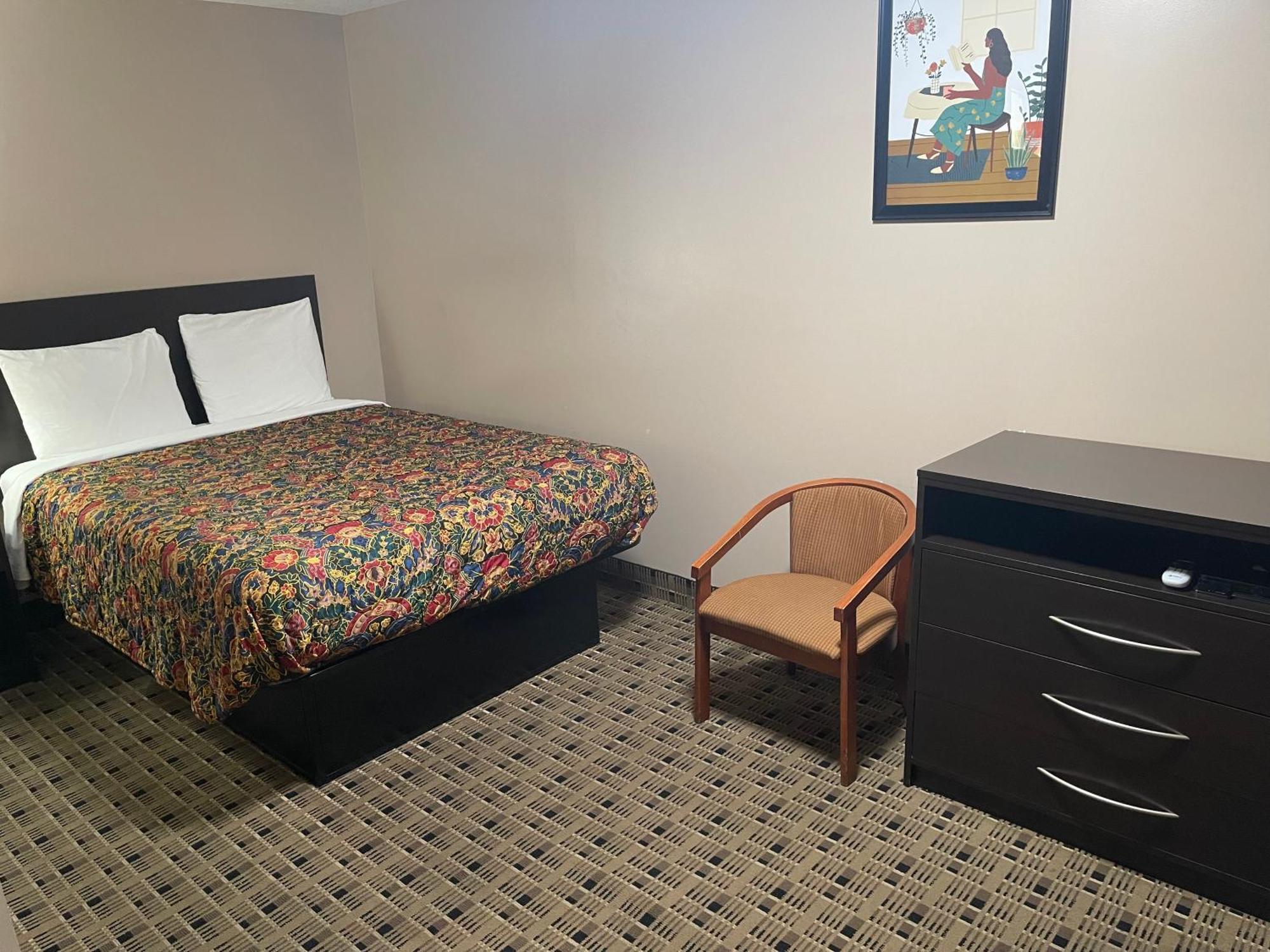 Economy Inn & Suites Ashtabula Exteriör bild