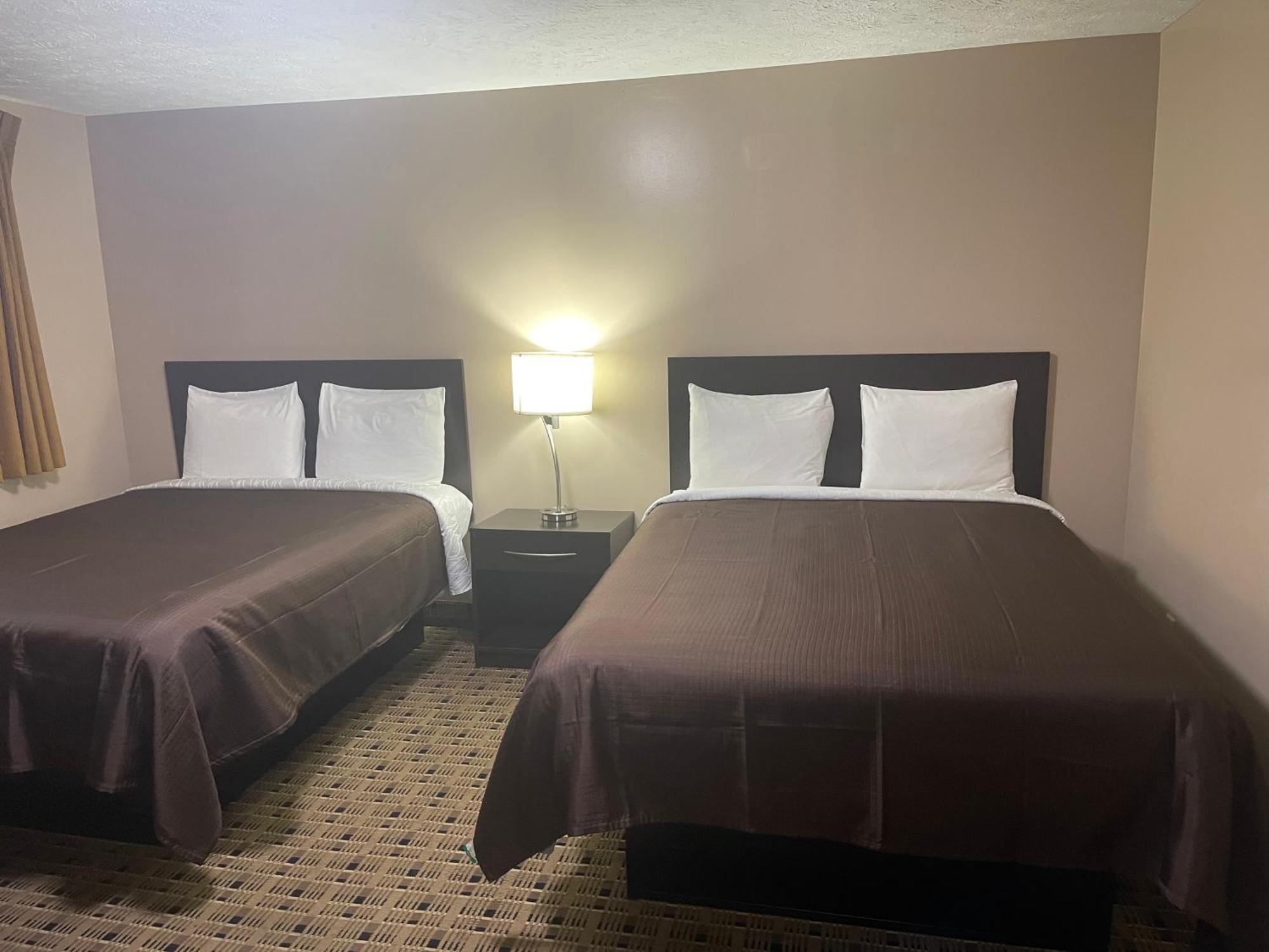 Economy Inn & Suites Ashtabula Exteriör bild