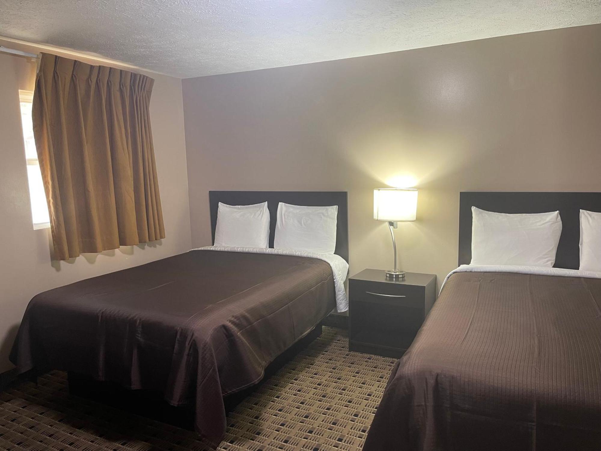 Economy Inn & Suites Ashtabula Exteriör bild