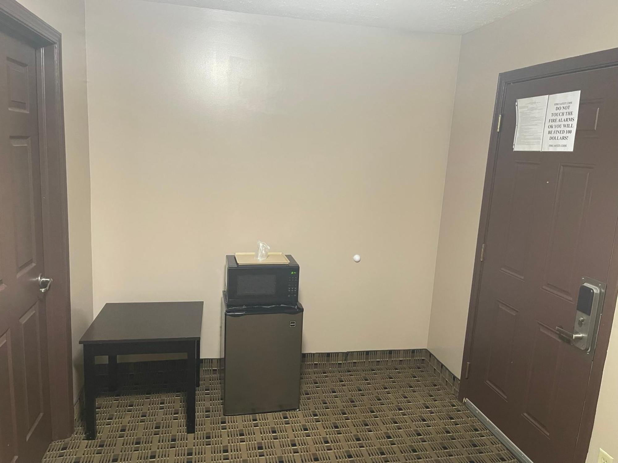 Economy Inn & Suites Ashtabula Exteriör bild