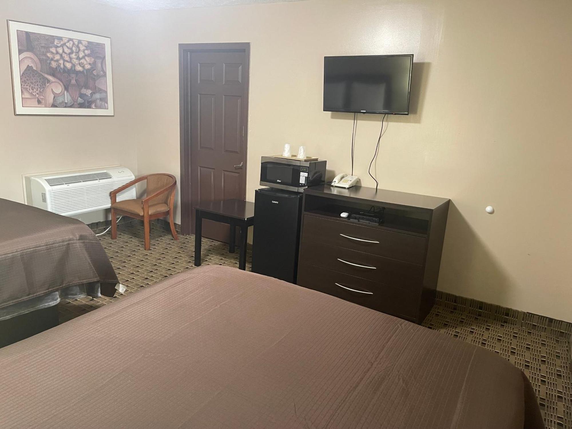 Economy Inn & Suites Ashtabula Exteriör bild