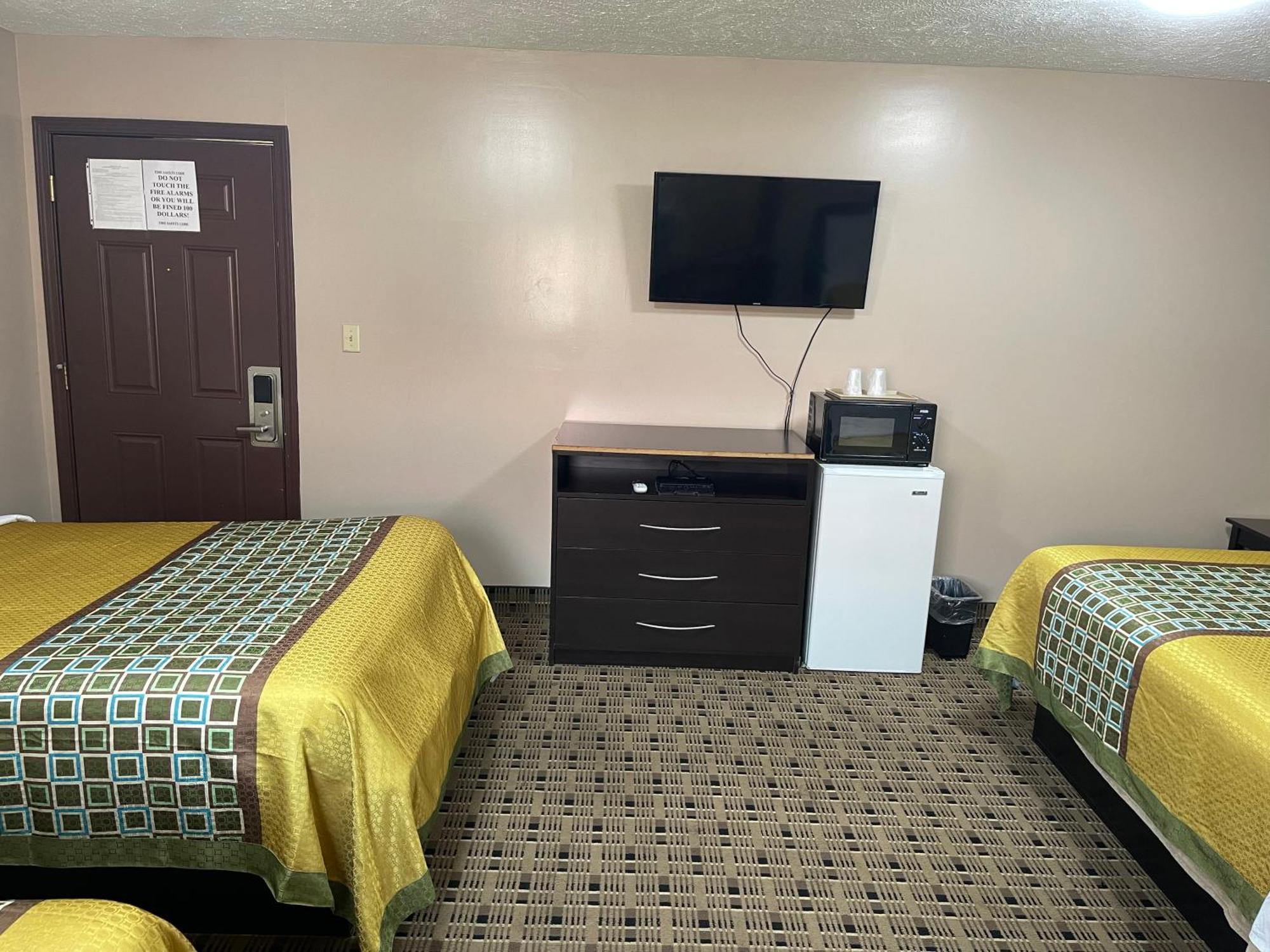 Economy Inn & Suites Ashtabula Exteriör bild